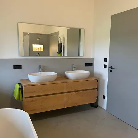 Gruene Gams - Neubau Designwohnung Mit 2 Balkonen 아파트