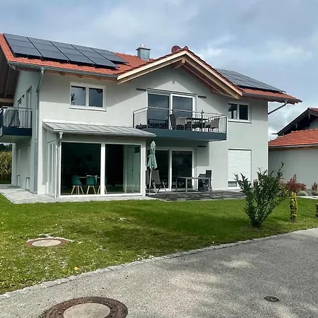 Gruene Gams - Neubau Designwohnung Mit 2 Balkonen *