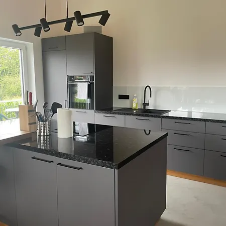 Gruene Gams - Neubau Designwohnung Mit 2 Balkonen 아파트 브라이트브룬 암 힘제