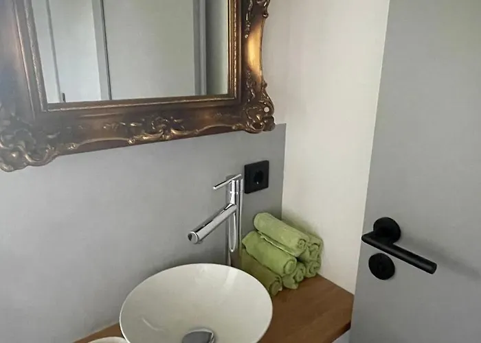 Gruene Gams - Neubau Designwohnung Mit 2 Balkonen * Breitbrunn am Chiemsee